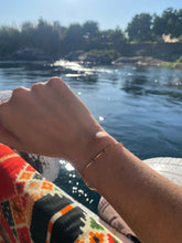 Cargar imagen en el visor de la galería, Pulsera Anubis - Acero dorado 316L baño oro 18k