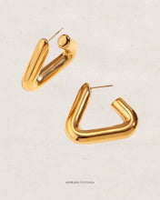 Cargar imagen en el visor de la galería, Pendientes Geometric 008 - Acero dorado 316L baño oro 18k - par 30€