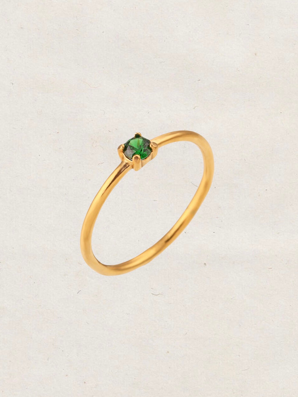 Anillo solitario circonita verde  - Acero dorado 316L baño oro 18k - Talla 10 y 18