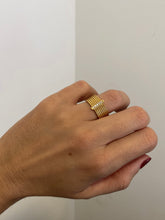 Cargar imagen en el visor de la galería, Anillo Carmina - Acero dorado 316L baño oro 18k - Talla 12, 14, 16 y 18