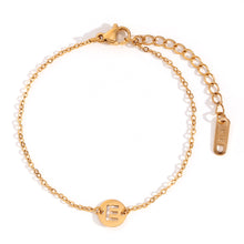 Cargar imagen en el visor de la galería, Pulsera letra - Acero dorado 316L baño oro 18k - Elige tu letra