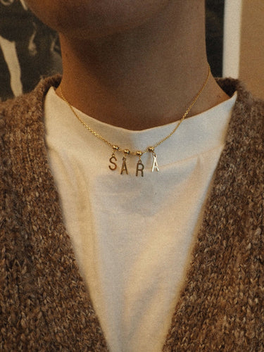 Collar personalizado letras - Acero dorado 316L baño oro 18k