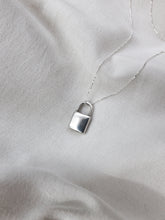 Cargar imagen en el visor de la galería, Collar Amor Propio - Cadena Plata 925, charm colgante zamak baño plata