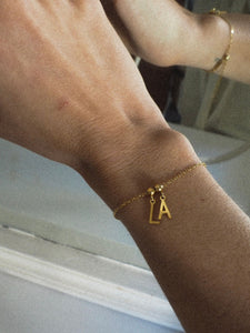 Pulsera personalizada letras - Acero dorado 316L  baño oro 18k